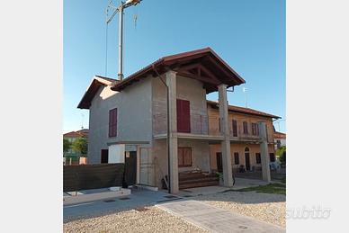 Bene Vagienna (CN) villa libera a tre lati