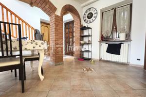 CASA A SCHIERA CON POSTO AUTO A COSSATO!