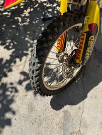 Moto cross Suzuki rmz 250