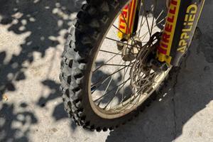 Moto cross Suzuki rmz 250