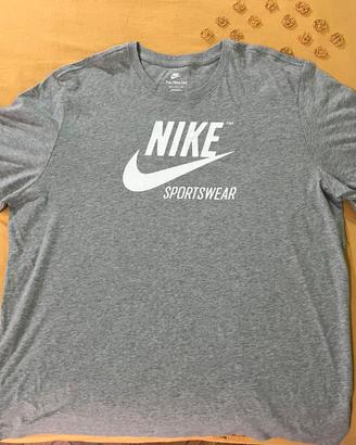 T-shirt Nike
