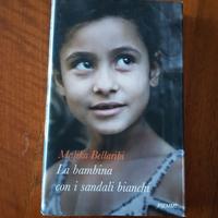 Libro La bambina con i sandali bianchi