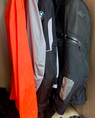 Abbigliamento e accessori motociclista.