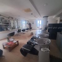 Arredamento negozio parrucchiera 