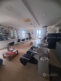 Arredamento negozio parrucchiera 