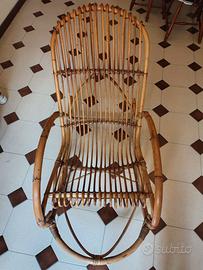 Sedia a dondolo in vimini antica