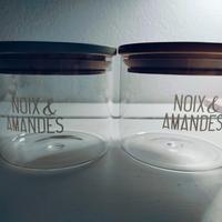 Contenitori in vetro per noci e mandorle