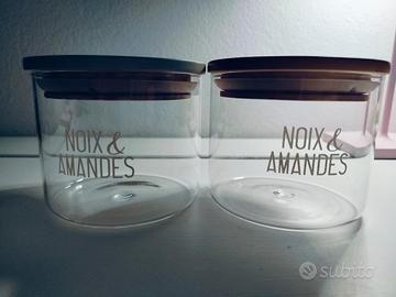 Contenitori in vetro per noci e mandorle