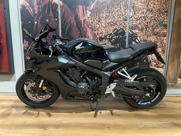 Honda CBR 650 R 35 kW - Garanzia ufficiale