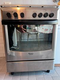 Cucina a gas con forno elettrico
