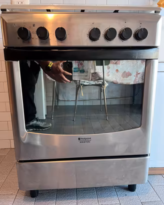 Cucina a gas con forno elettrico