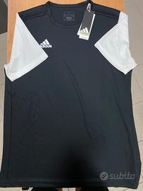 T-shirt Adidas Black: Stile e Vestibilità perfette