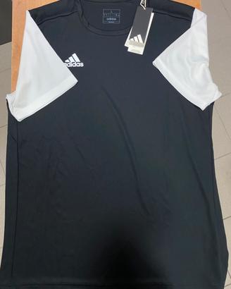 T-shirt Adidas Black: Stile e Vestibilità perfette
