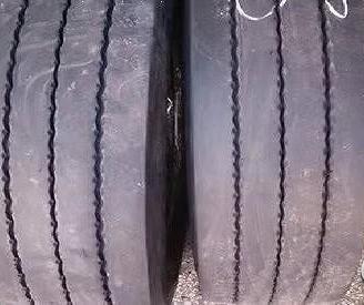 Coppia di pneumatici usati 385 55 22.5 continental