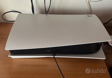 Playstation 5 con 4 giochi.(no joystick)