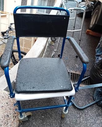 sedia comoda per anziana o disabili usato