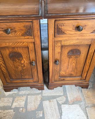Coppia di comodini di legno massello