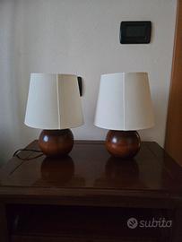 2 ABAT-JOUR CON BASE IN LEGNO MASSELLO