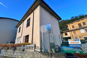 CASA SEMINDIPENDENTE A CREDARO