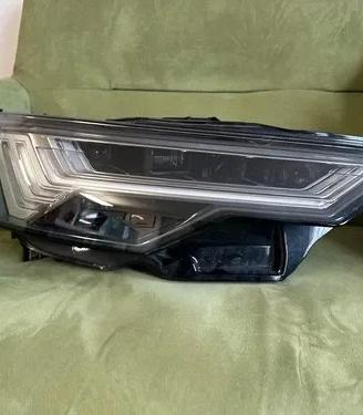 FARO ANTERIORE DESTRO AUDI A6 AVANT APRILE 2024