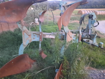 Aratro nardi bivomere reversibile