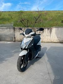 Scooter kymco agility 16+ 125 bianco