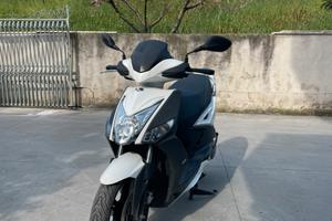 Scooter kymco agility 16+ 125 bianco