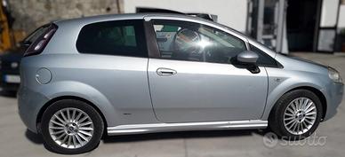 GRANDE PUNTO (SOLO RICAMBI)