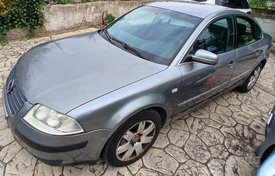 VOLKSWAGEN Passat 5ª serie - 2002