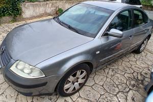 VOLKSWAGEN Passat 5ª serie - 2002