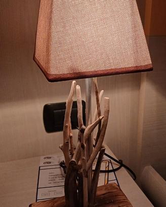 Lampada da tavolo