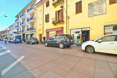 NEGOZIO A SANTHIÀ