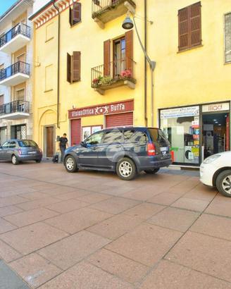 NEGOZIO A SANTHIÀ