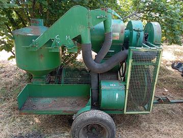 Macchina raccolta nocciole