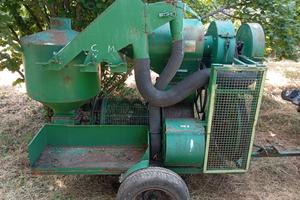 Macchina raccolta nocciole