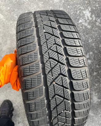 4 gomme 205/40 17 Pirelli