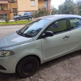 Lancia Y Ypsilon elefantino blu