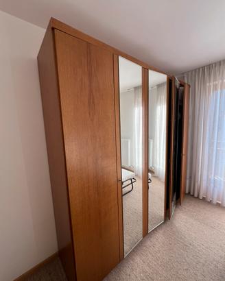2 armadi Legno  di cui uno specchiato