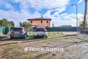 BOX AUTO 14 MQ ALLE BUDRIE - , VERSAT