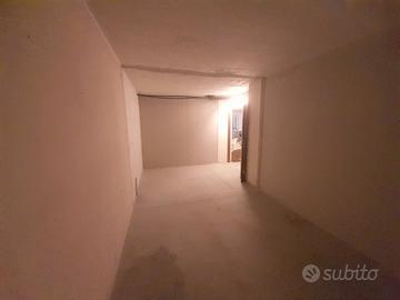 Locale deposito 16 mq