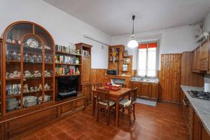 Casa indipendente di 274 m² con più di 5 locali e 