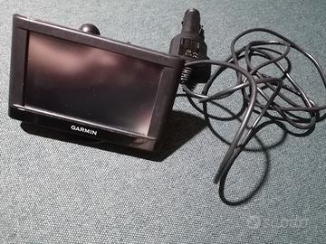  navigatore auto, triangolo e gilet emergenza