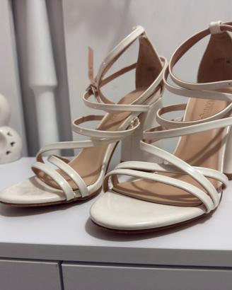 Sandali bianchi da donna con tacco
