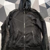 Tuta Venum taglia L 20 euro