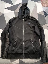 Tuta Venum taglia L 20 euro