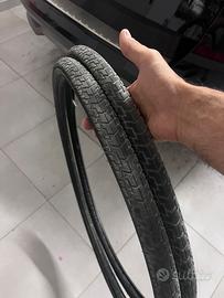 Gomme 700x35