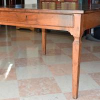 Antico tavolo toscano, quadrato, in noce