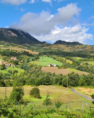 Burzanella casa grande veranda vista vallata