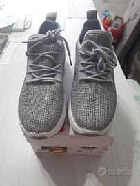 Sneakers grige con brillantini