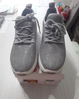 Sneakers grige con brillantini